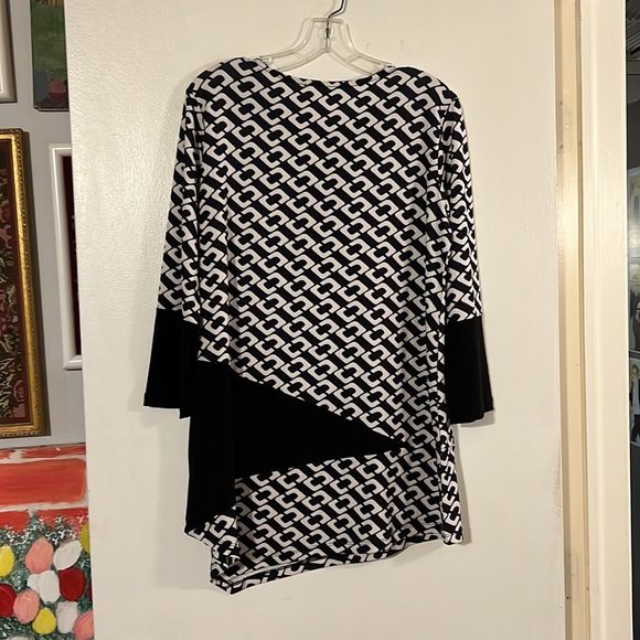 1ere Avenue black/cream geometric 3/4 sleeve asymmetrical hem tunic - Picture 7 of 10